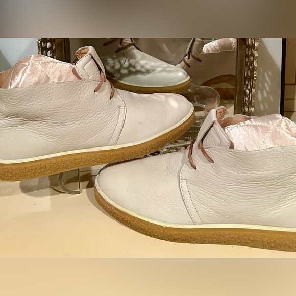 EUC 💠 ECCO “Crepetray” Chukka Boot in Creamy-white full grain leather. Size 9/40 - Picture 5 of 12